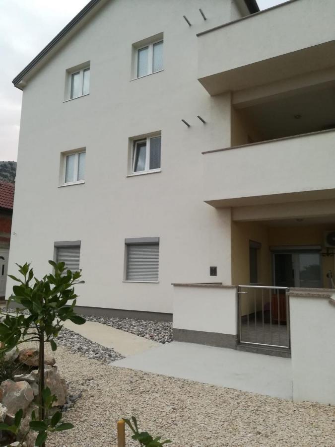 Apartment Villa Bijele Stijene Karlobag Esterno foto
