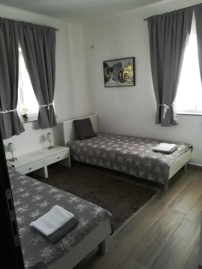 Apartment Villa Bijele Stijene Karlobag Esterno foto