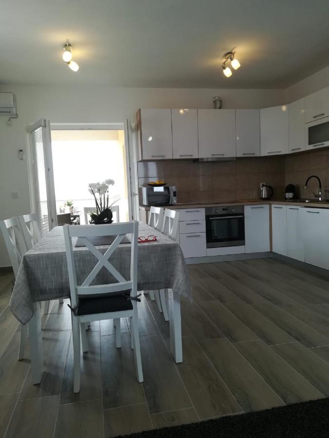 Apartment Villa Bijele Stijene Karlobag Esterno foto