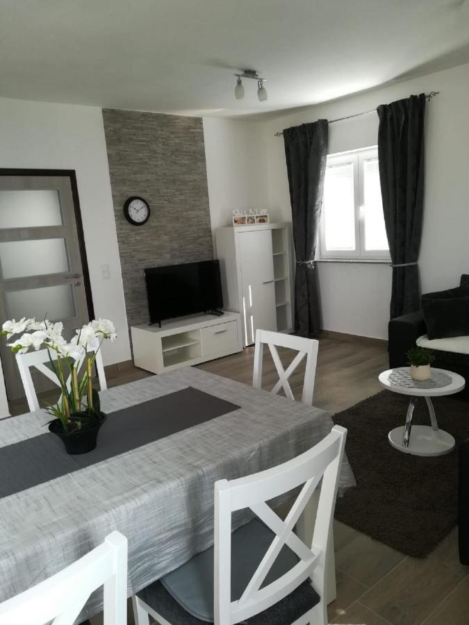 Apartment Villa Bijele Stijene Karlobag Esterno foto