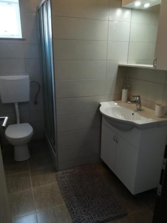 Apartment Villa Bijele Stijene Karlobag Esterno foto