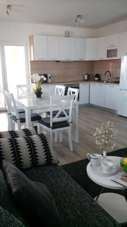 Apartment Villa Bijele Stijene Karlobag Esterno foto
